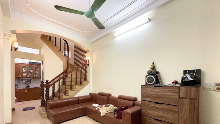 Cần Cho _thuê nhà riêng ngõ Khâm Thiên, Đống Đa, DT 30m - 4 tầng, 3 ngủ, 2 WC, full đồ, giá 11 triệu